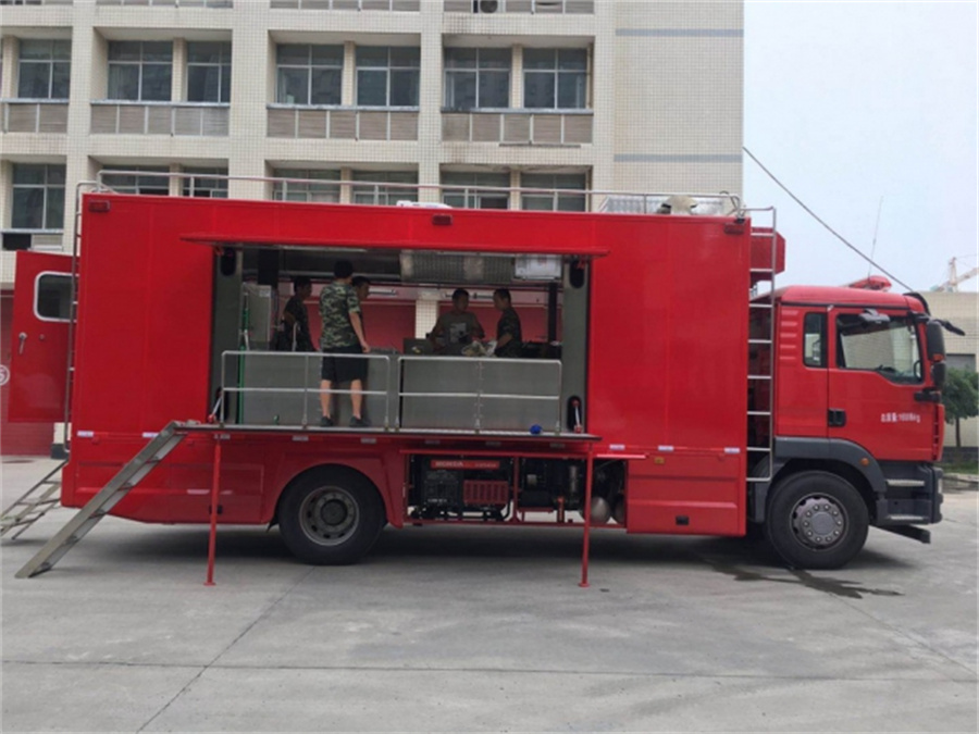 重汽汕德卡300人餐車 重汽汕德卡300人餐車