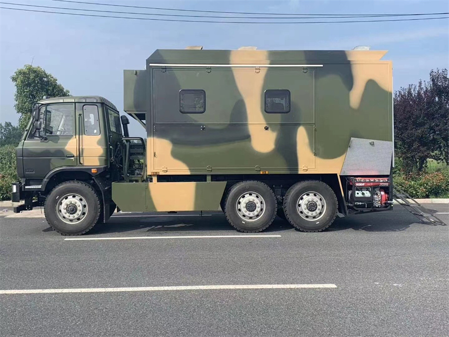東風六驅越野餐車