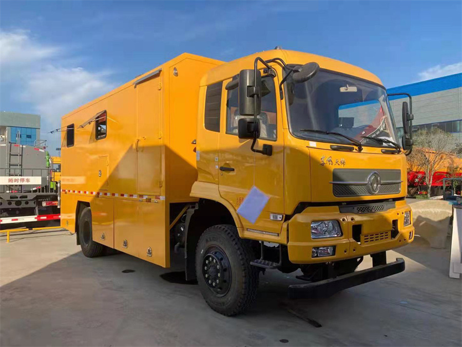 東風(fēng)四驅(qū)自行式炊事車 東風(fēng)四驅(qū)自行式炊事車