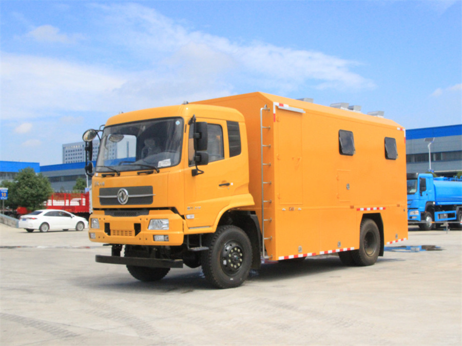 東風(fēng)四驅(qū)自行式炊事車 東風(fēng)四驅(qū)自行式炊事車