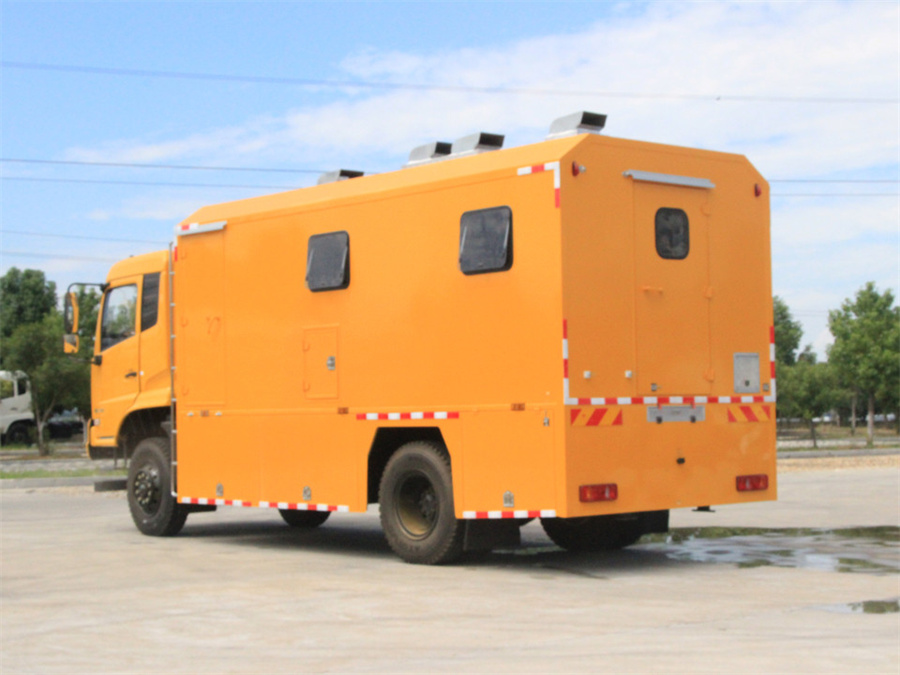 東風(fēng)四驅(qū)自行式炊事車 東風(fēng)四驅(qū)自行式炊事車