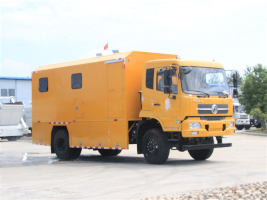 東風(fēng)四驅(qū)自行式炊事車 東風(fēng)四驅(qū)自行式炊事車