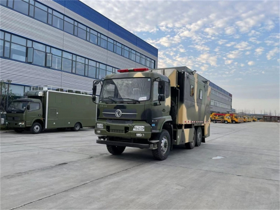 東風(fēng)六驅(qū)自行式炊事車(chē) 東風(fēng)六驅(qū)自行式炊事車(chē)