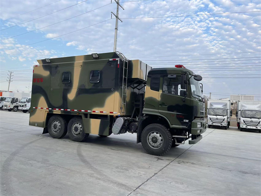 東風(fēng)六驅(qū)自行式炊事車(chē) 東風(fēng)六驅(qū)自行式炊事車(chē)