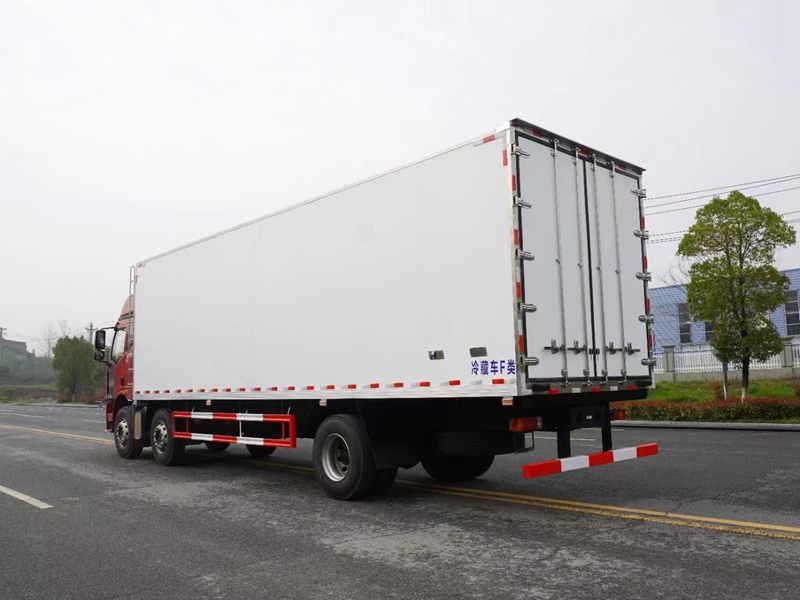 解放J6L小三軸冷藏車 解放J6L小三軸冷藏車