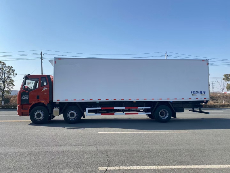 解放J6L小三軸9米6國六(天然氣)冷藏車 解放J6L小三軸9米6國六(天然氣)冷藏車