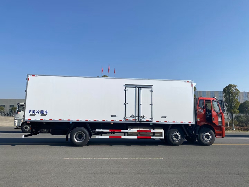 解放J6L小三軸9米6國六(天然氣)冷藏車 解放J6L小三軸9米6國六(天然氣)冷藏車