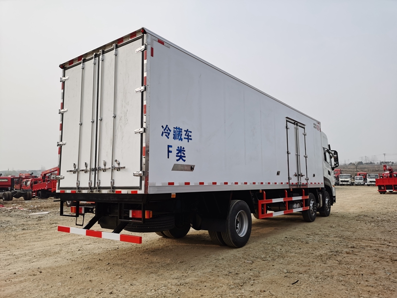 東風(fēng)天龍KL小三軸冷藏車 東風(fēng)天龍KL小三軸冷藏車
