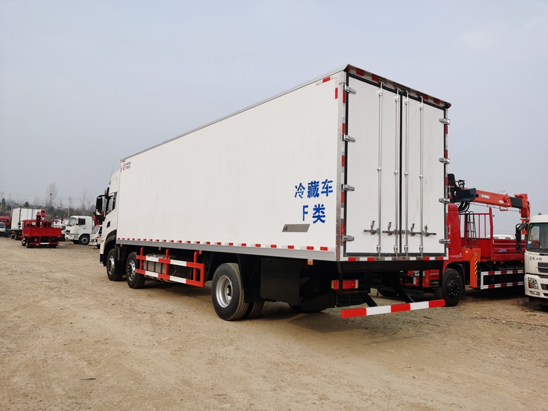 東風(fēng)天龍KL小三軸冷藏車 東風(fēng)天龍KL小三軸冷藏車