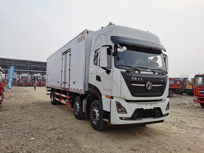 東風(fēng)天龍KL小三軸冷藏車 東風(fēng)天龍KL小三軸冷藏車