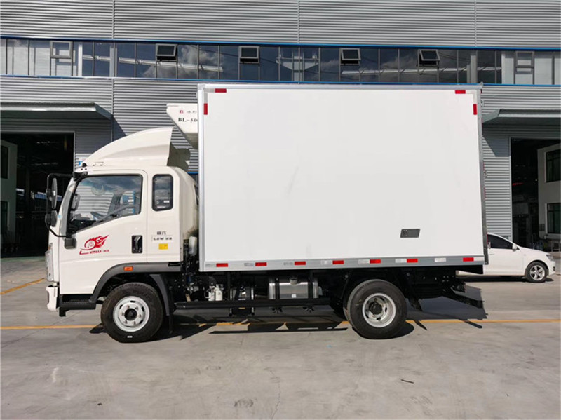 國六 重汽豪沃4.2米排半冷藏車 國六 重汽豪沃4.2米排半冷藏車