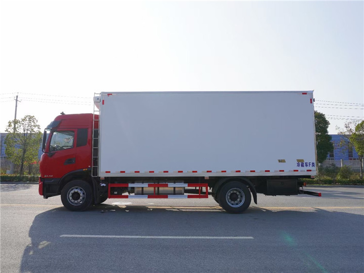 國六 東風天錦KR高頂雙臥6.8米冷藏車 國六 東風天錦KR高頂雙臥6.8米冷藏車