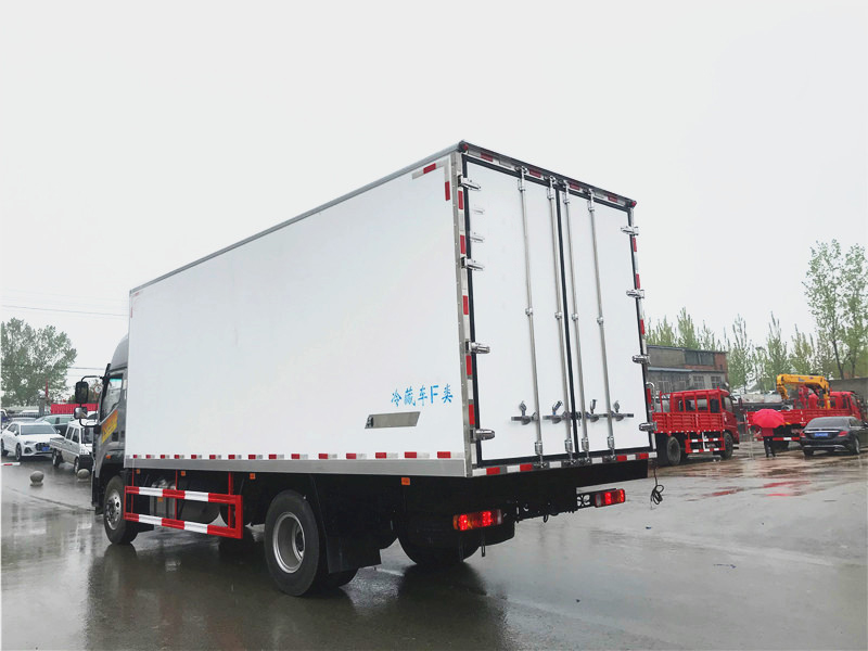 國(guó)六 福田奧鈴大黃蜂6.8米冷藏車 國(guó)六 福田奧鈴大黃蜂6.8米冷藏車