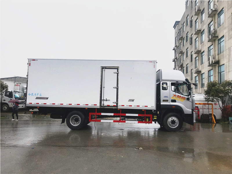 國(guó)六 福田奧鈴大黃蜂6.8米冷藏車 國(guó)六 福田奧鈴大黃蜂6.8米冷藏車