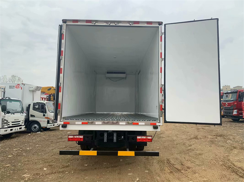 東風(fēng)多利卡D9冷藏車 東風(fēng)多利卡D9冷藏車