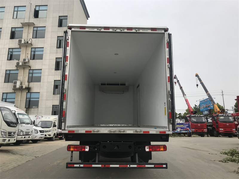 歐航高頂雙臥冷藏車 歐航高頂雙臥冷藏車