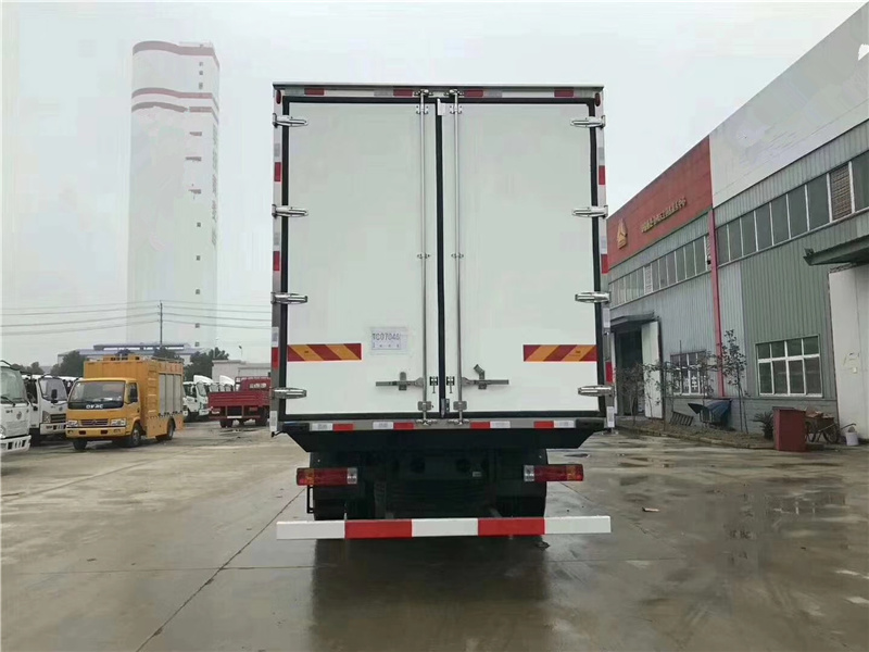 解放J6M小三軸肉鉤冷藏車 解放J6M小三軸肉鉤冷藏車