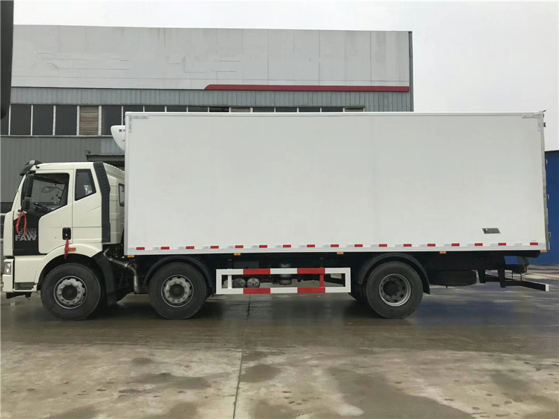 解放J6M小三軸肉鉤冷藏車 解放J6M小三軸肉鉤冷藏車