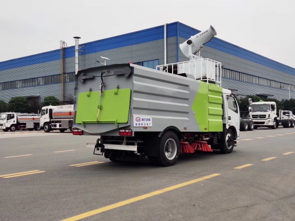 東風多利卡7.5方掃路車帶噴霧降塵 東風多利卡7.5方掃路車帶噴霧降塵