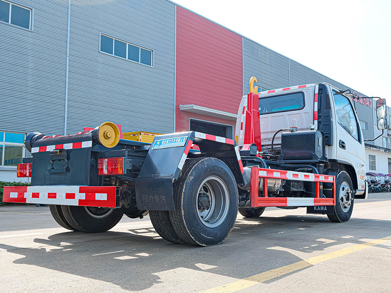 藍(lán)牌凱馬建筑勾臂垃圾車(chē) 藍(lán)牌凱馬建筑勾臂垃圾車(chē)