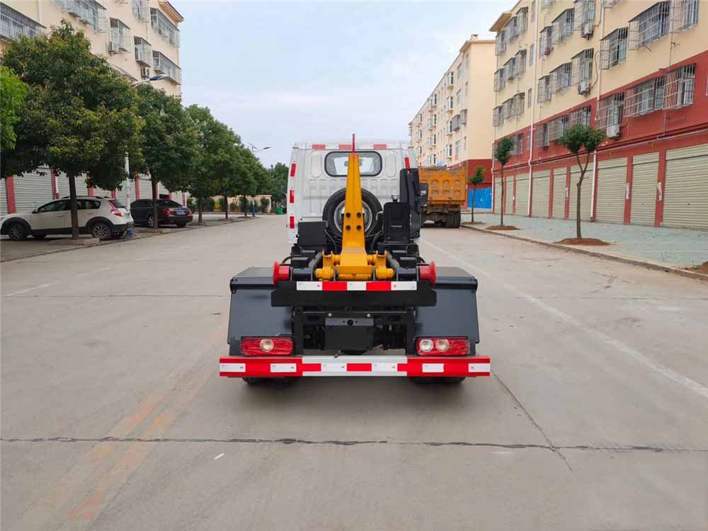 國六3方 藍(lán)牌躍進(jìn) 勾臂垃圾車 國六3方 藍(lán)牌躍進(jìn) 勾臂垃圾車