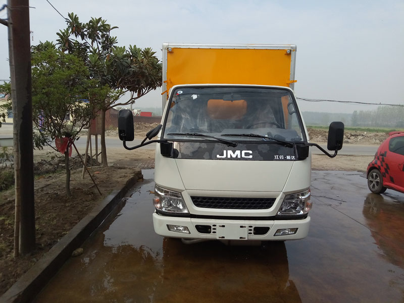 江鈴4.2米爆破器材運(yùn)輸車 江鈴4.2米爆破器材運(yùn)輸車