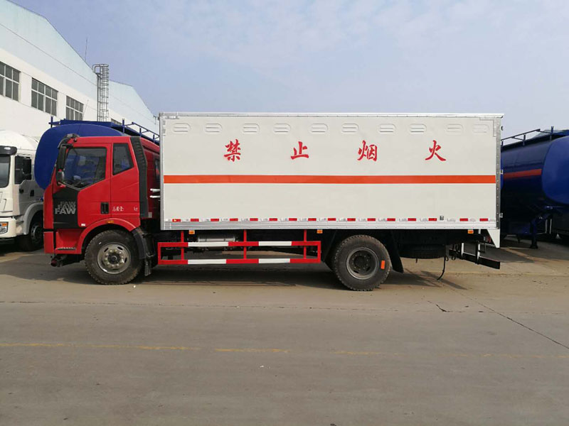 解放6米2(9.9噸)爆破器材車 解放6米2(9.9噸)爆破器材車