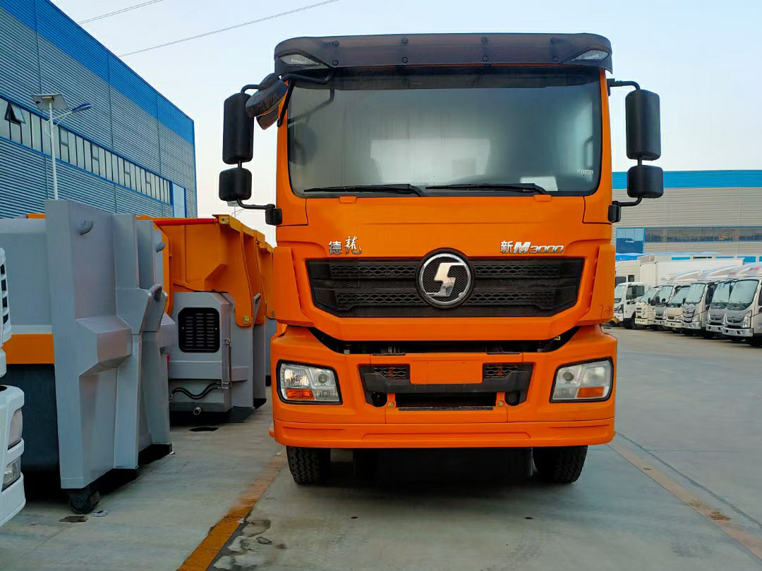 新M3000 8x4標(biāo)準(zhǔn)駕駛室 新M3000 8x4標(biāo)準(zhǔn)駕駛室