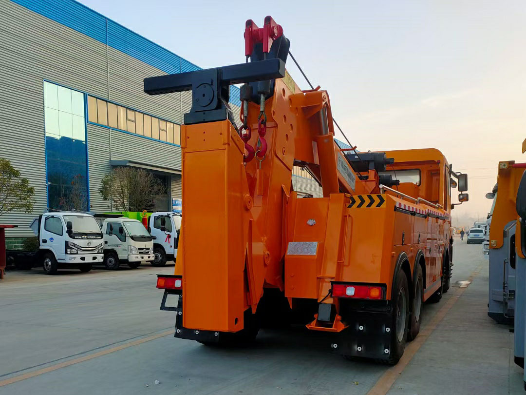 新M3000 8x4標(biāo)準(zhǔn)駕駛室 新M3000 8x4標(biāo)準(zhǔn)駕駛室