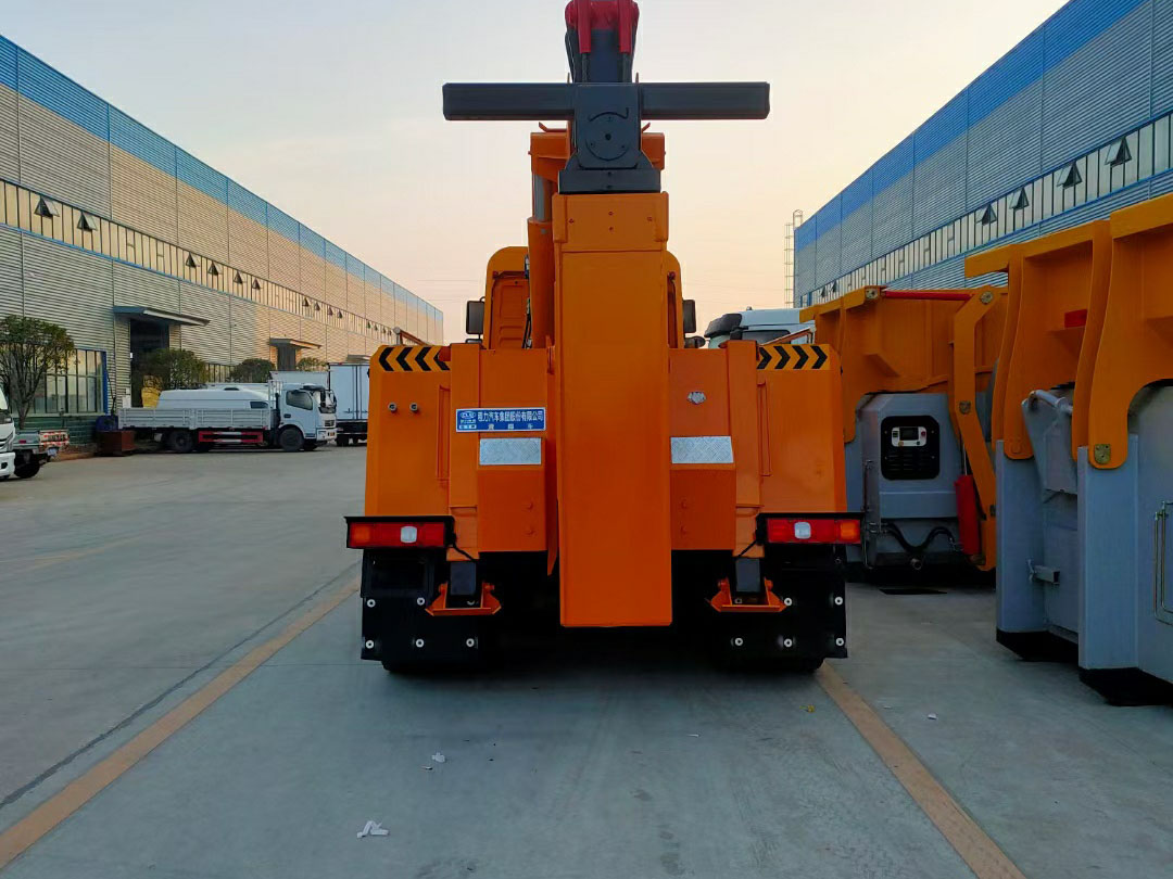 新M3000 8x4標(biāo)準(zhǔn)駕駛室 新M3000 8x4標(biāo)準(zhǔn)駕駛室