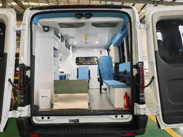 江鈴福特T8救護車