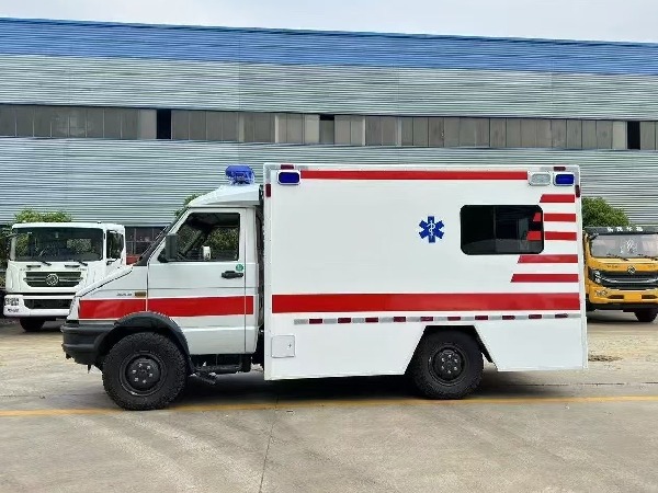 依維柯4X4救護車
