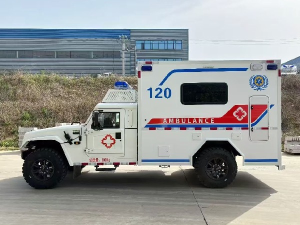 猛士 4X4 救護車
