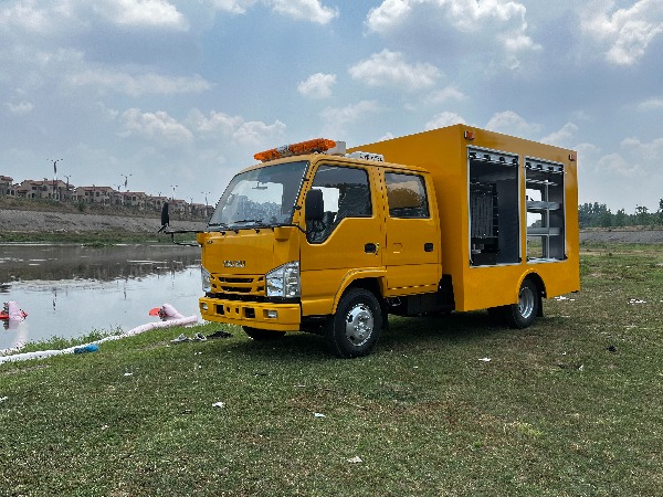 五十鈴雙排座排水車（1000立方）