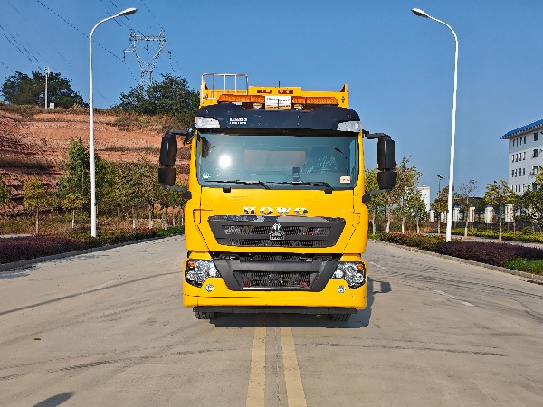 重汽豪沃排澇救險車（2000立方）